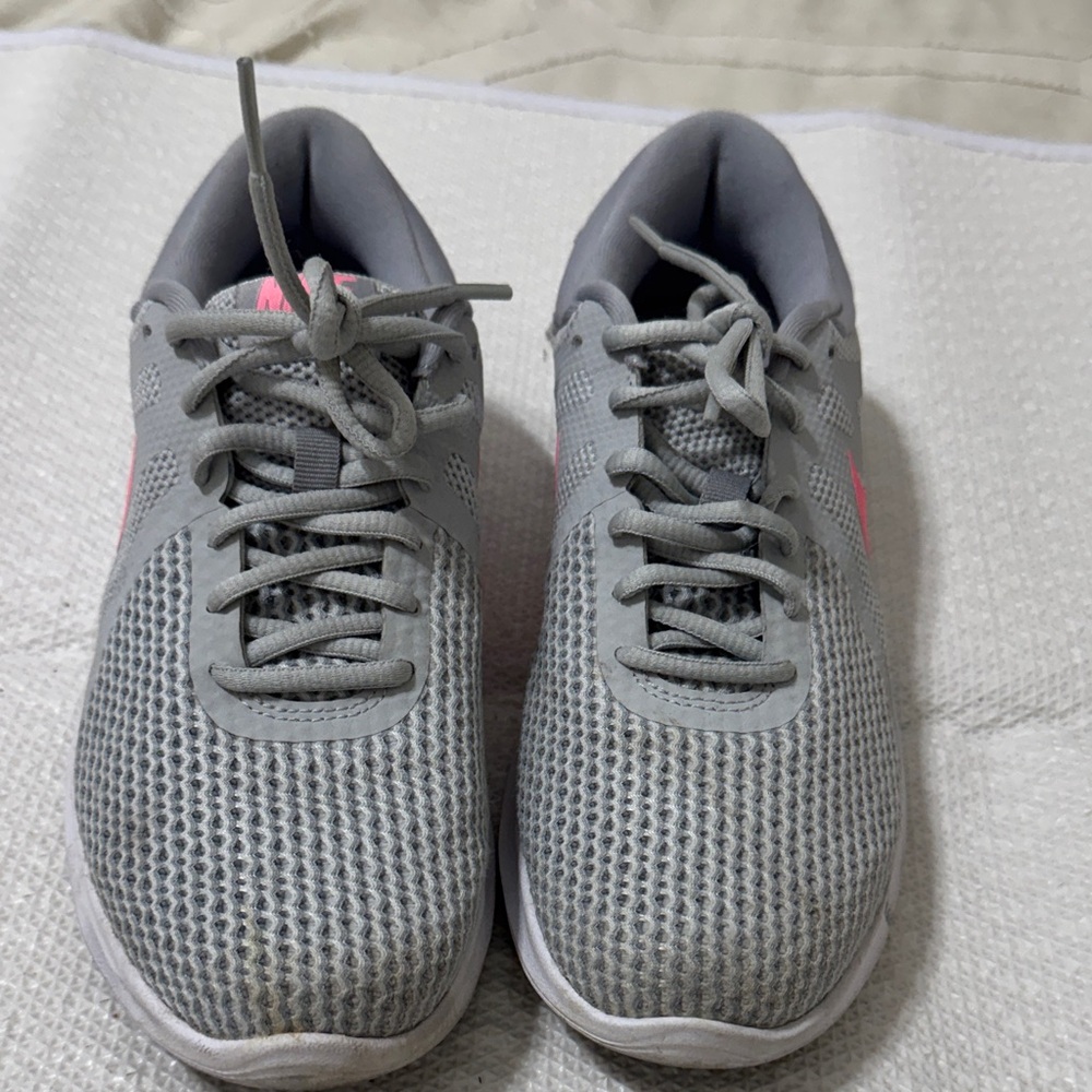 Nike Women's Athletic Shoes Gray with Pink Swoosh